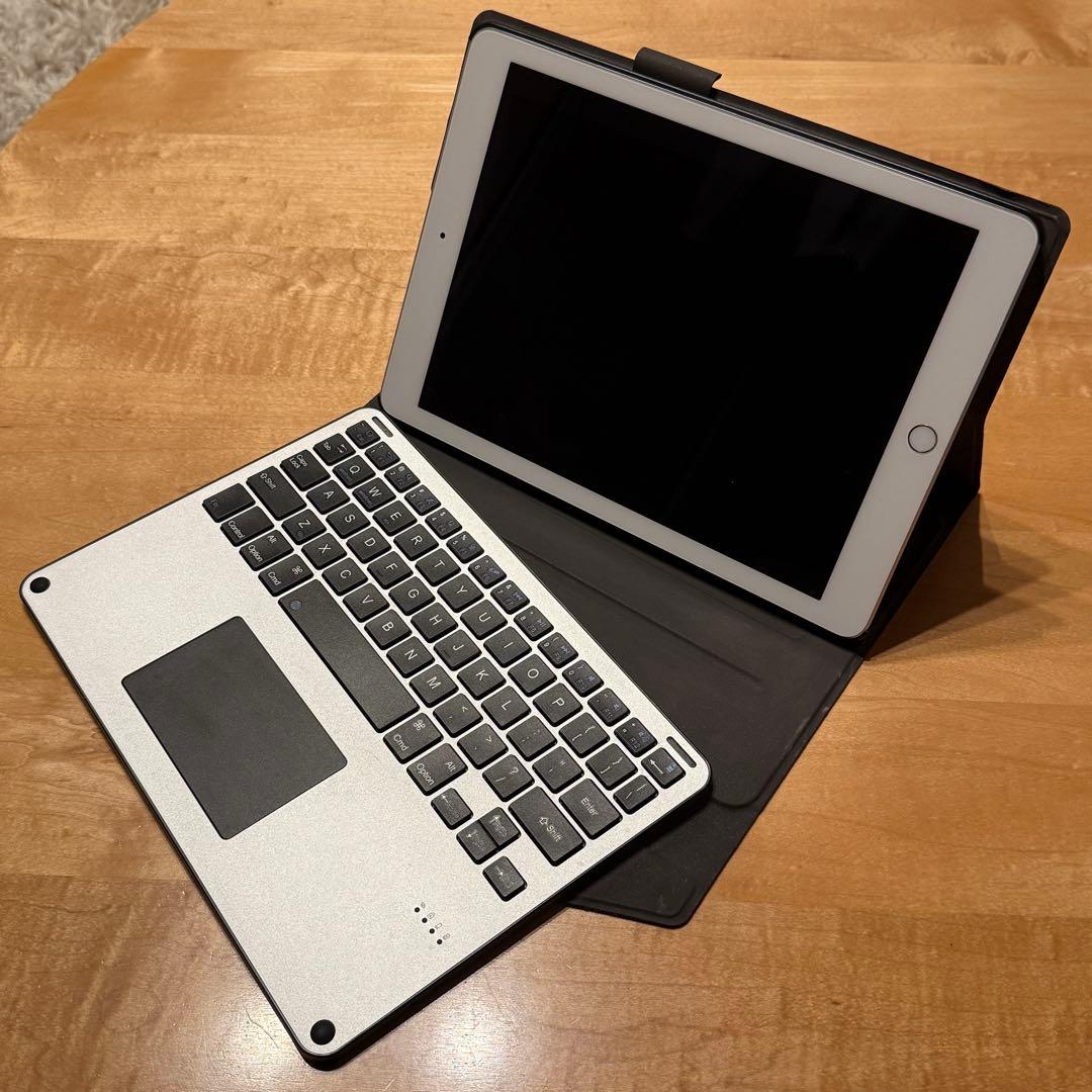 iPad 第5世代 32GB Wi-Fi キーボード付 バッテリー73.5%