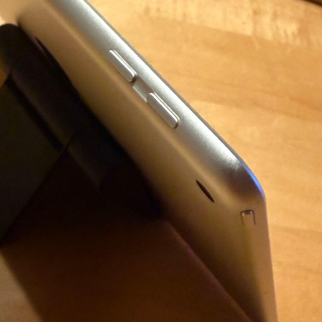 iPad 第5世代 32GB Wi-Fi キーボード付 バッテリー73.5%