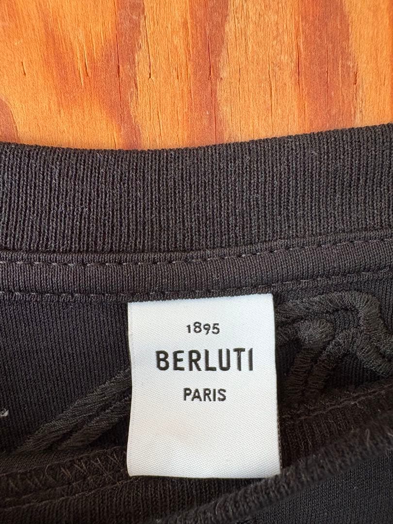 BERLUTI ブラック 刺繍 Tシャツ