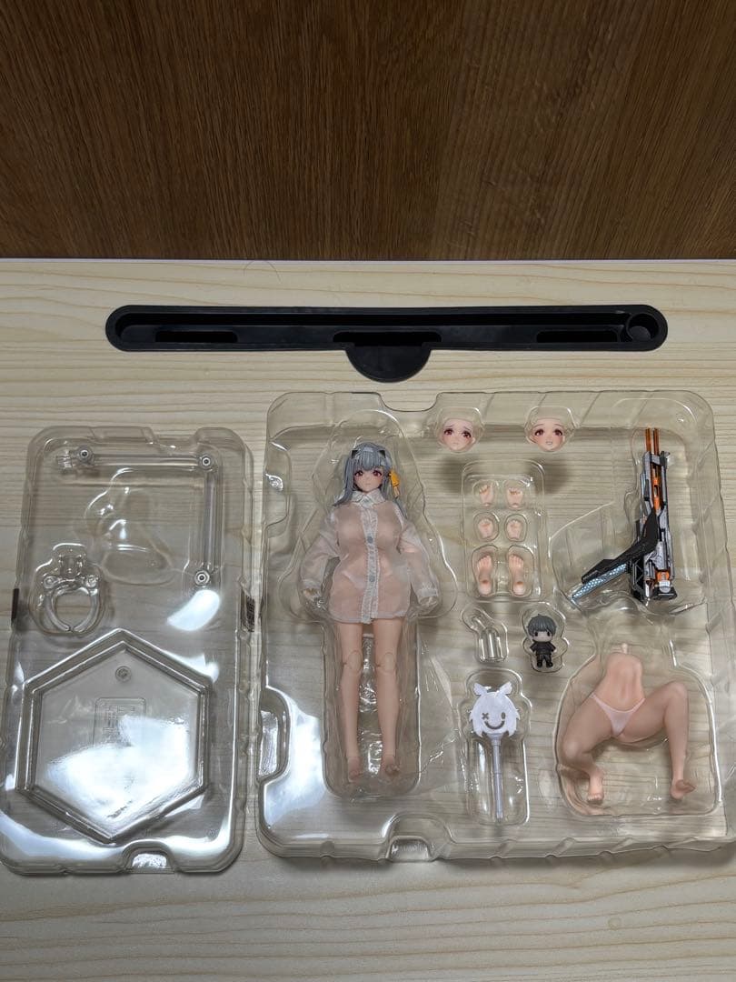 勝利の女神NIKKE モダニア：ファースト・アフェクション 1/12 フィギュア