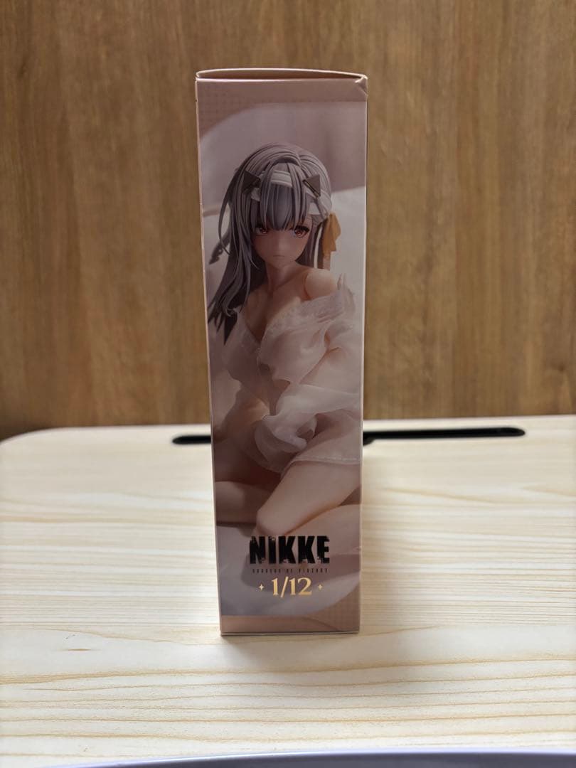 勝利の女神NIKKE モダニア：ファースト・アフェクション 1/12 フィギュア