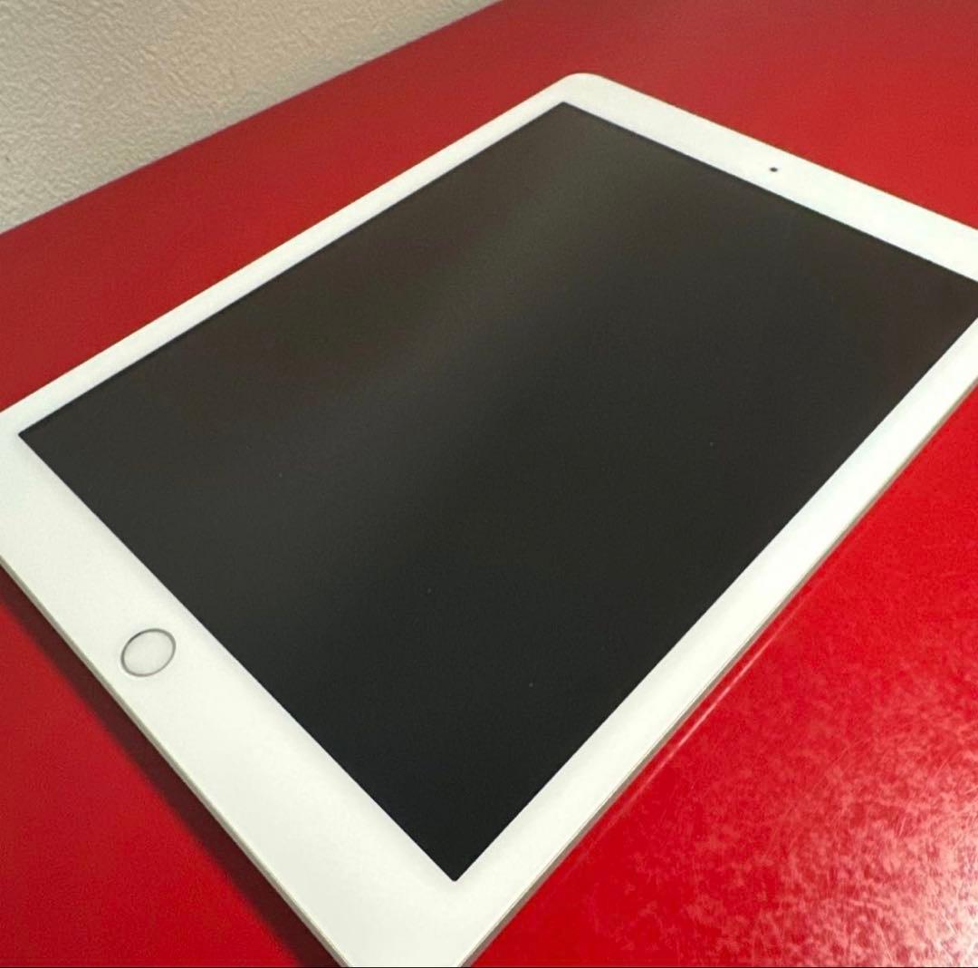 Apple iPad 第6世代 32GB Wi-Fiモデル シルバー
