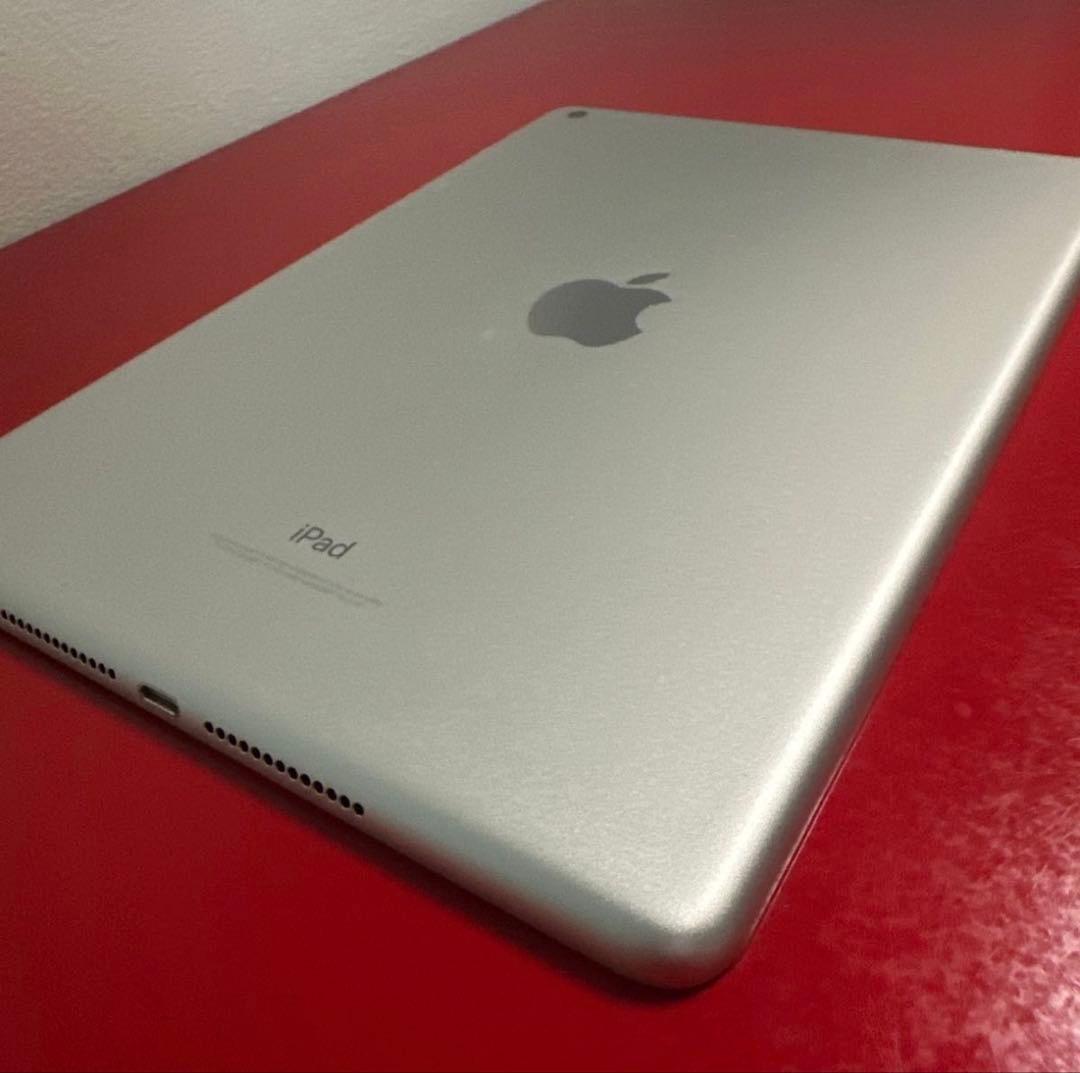Apple iPad 第6世代 32GB Wi-Fiモデル シルバー