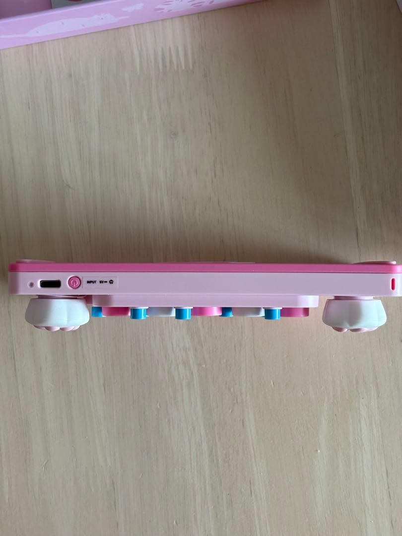 ネコちゃんテーマのポータブル電子キーボード