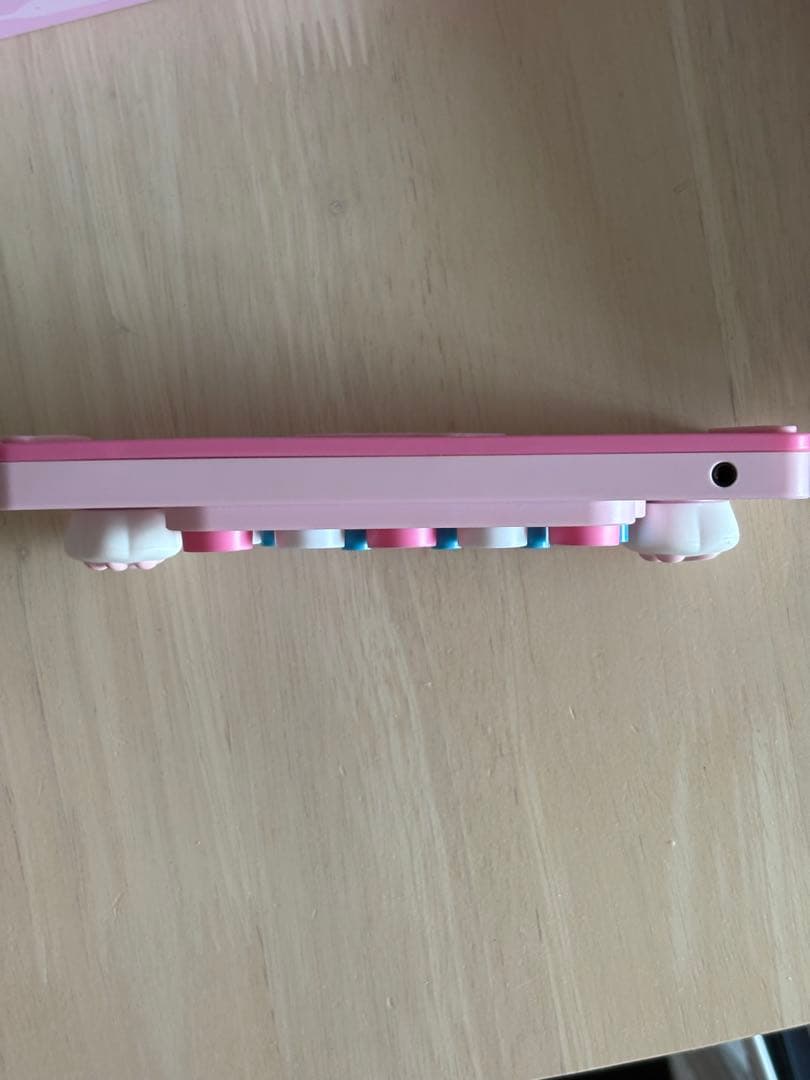 ネコちゃんテーマのポータブル電子キーボード