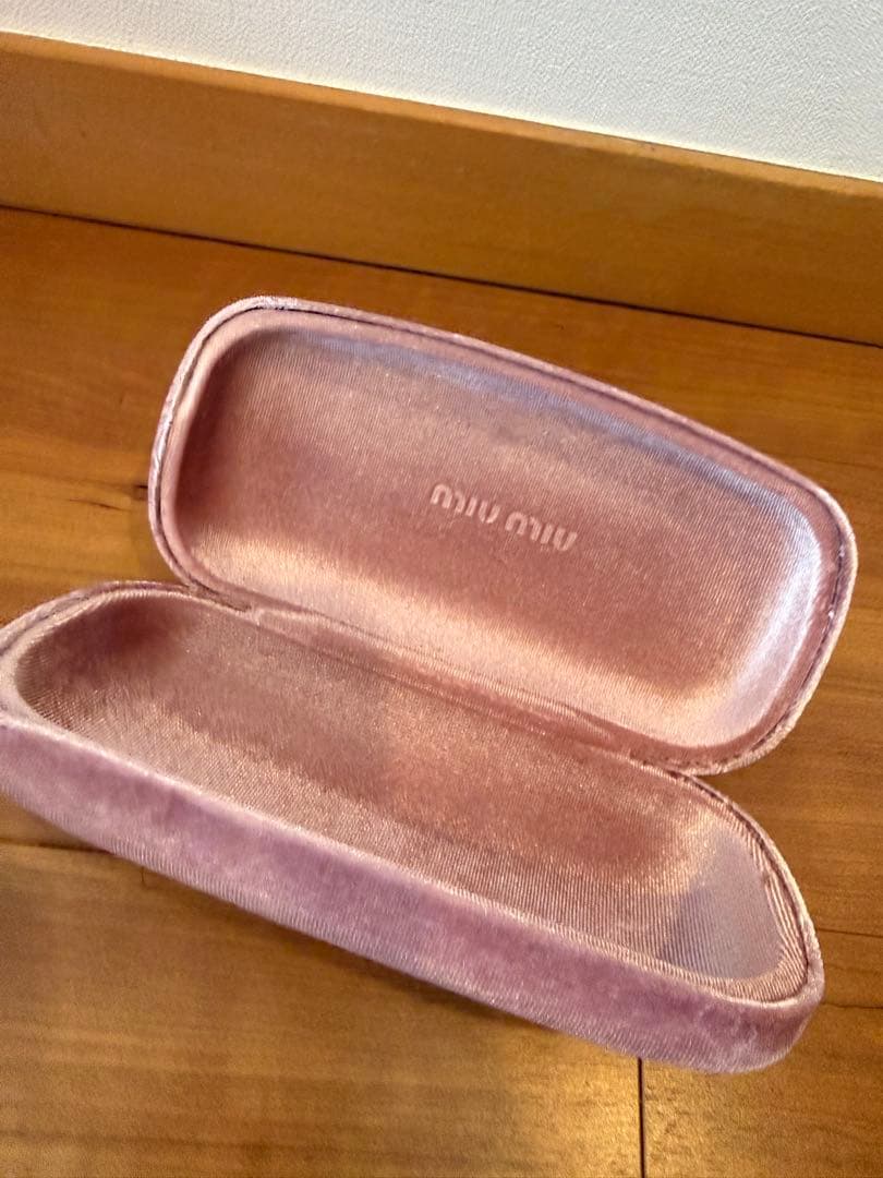 miumiu ロゴサングラス　ライトグレーレンズ