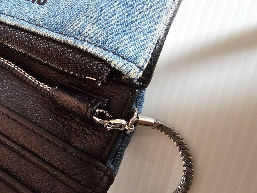DIESEL ディーゼル　二つ折り財布肩掛け(外せます)財布 箱有りデニムレザー