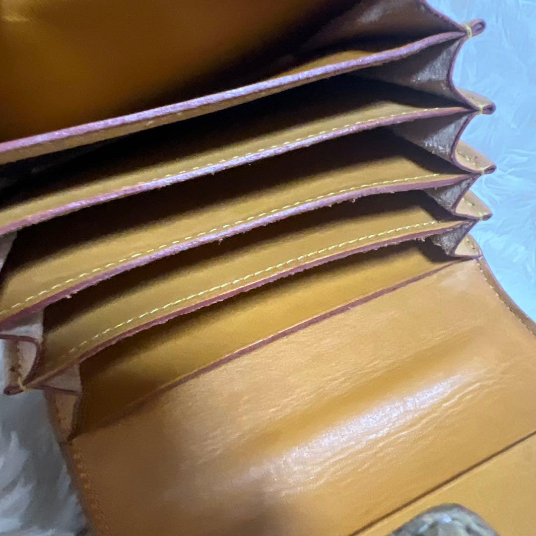 isolaパイソン財布　本革　ジャバラ　コロコロ財布　アイソラ