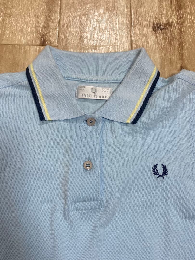 .　FRED PERRY ライトブルーポロシャツ UK10