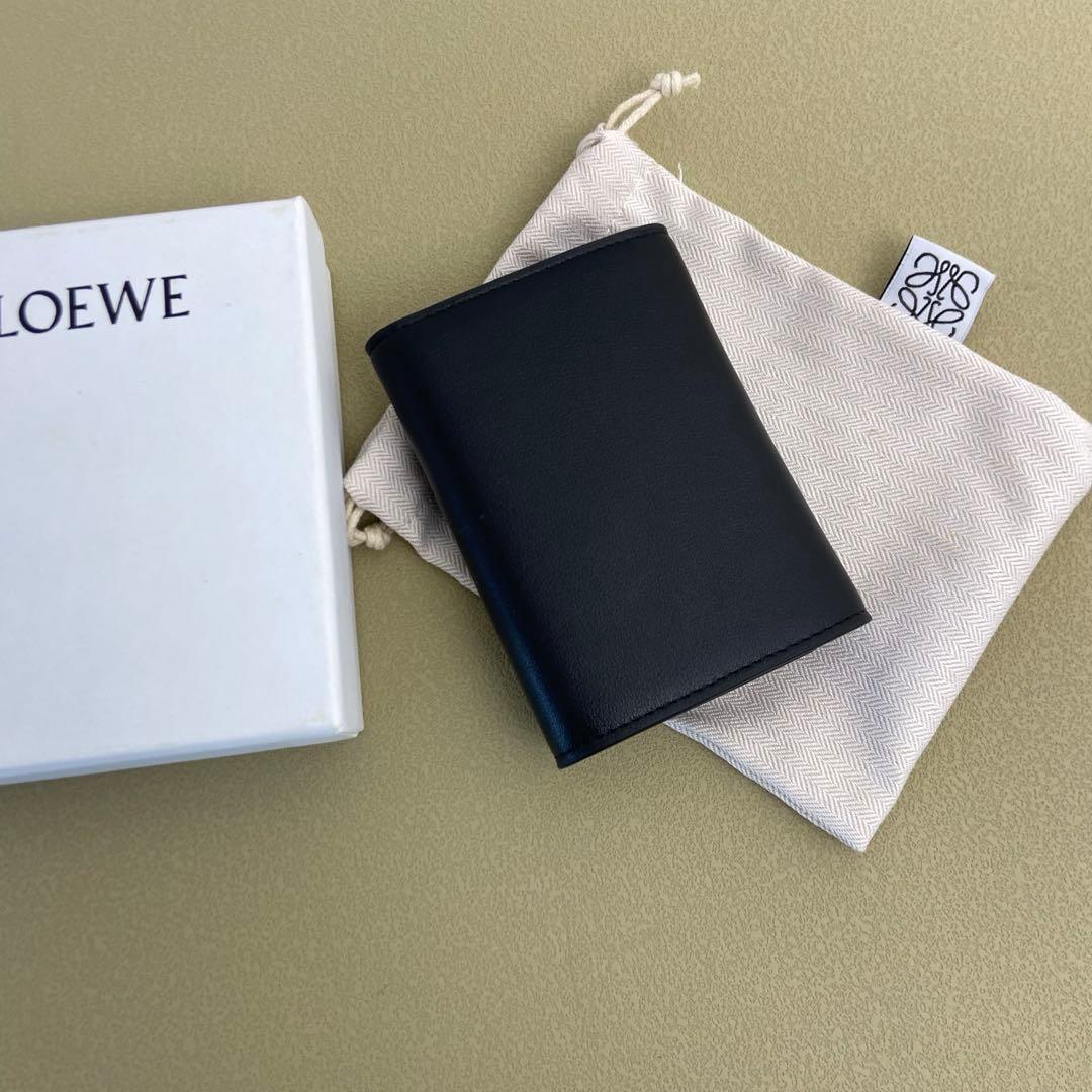 LOEWE 高品質レザー製 ブラック 三つ折り財布 カードスロット付き