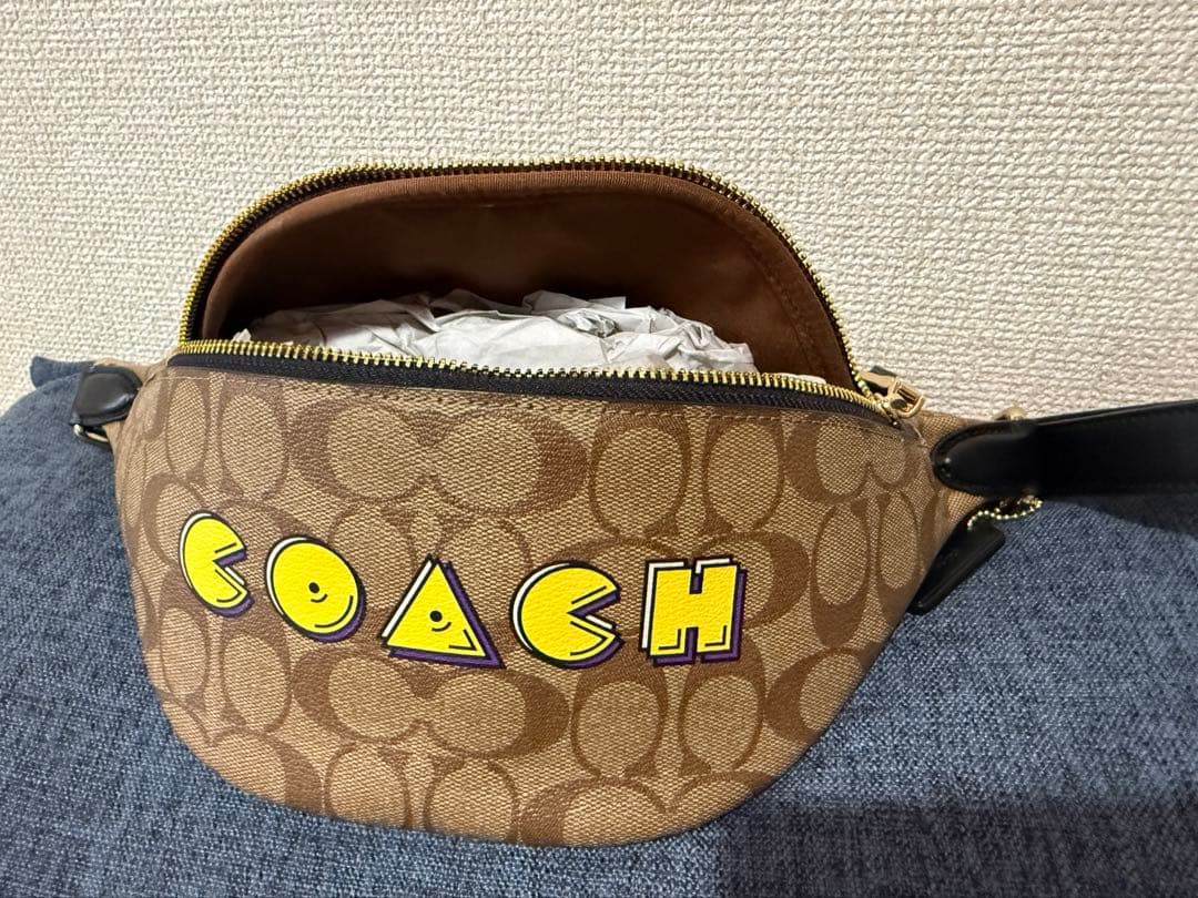 【新品未使用】COACH パックマンコラボ　ボディバッグ・ウエストポーチ