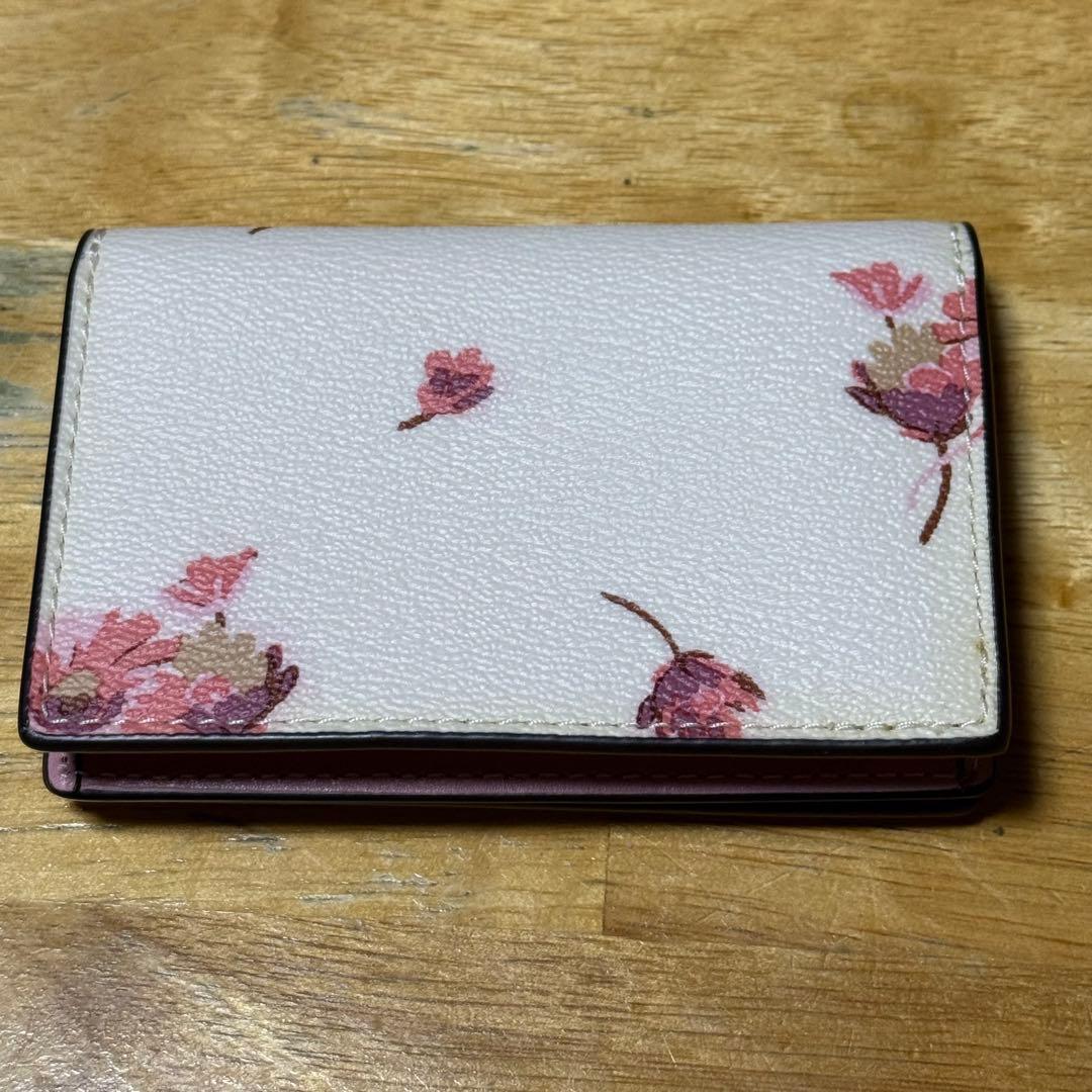 COACH 名刺入れ ホワイト・ピンク花柄