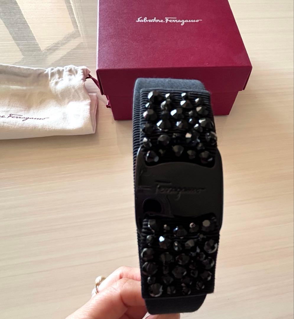 ⭐︎Salvatore Ferragamo ビジュー付きカチューシャ