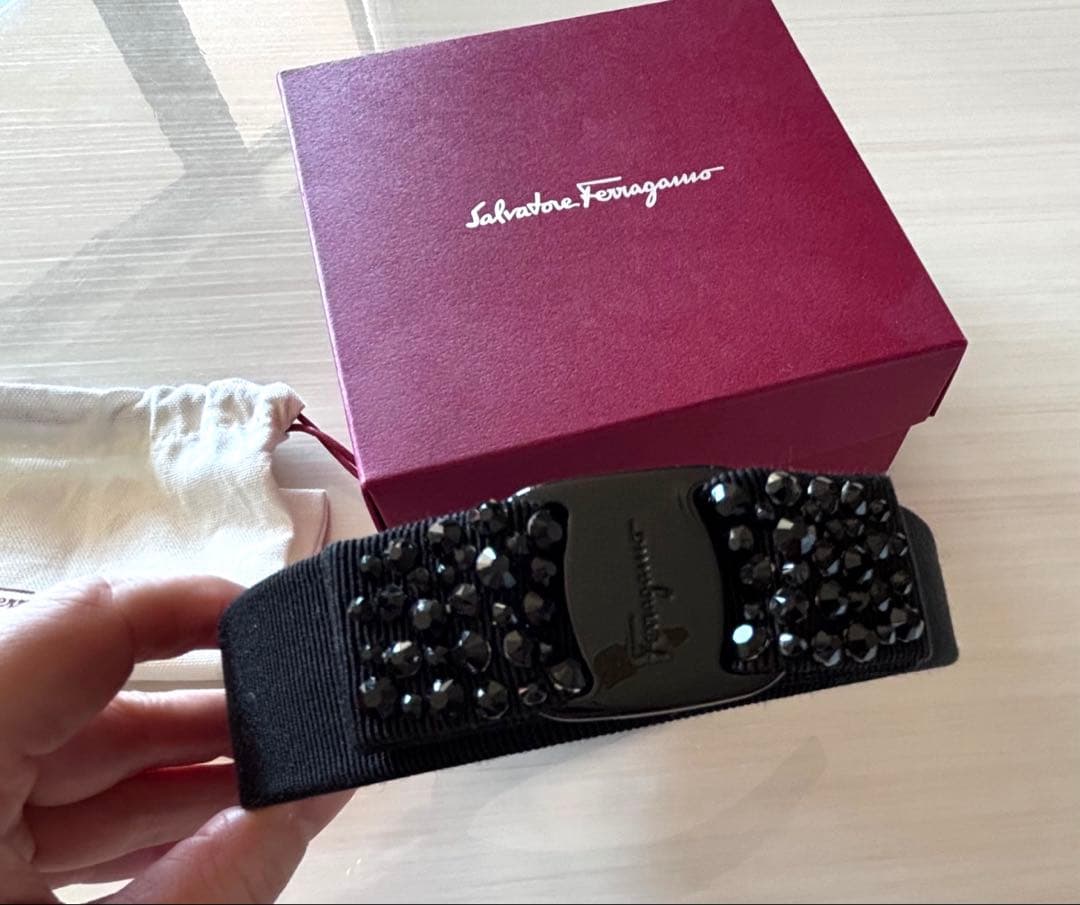 ⭐︎Salvatore Ferragamo ビジュー付きカチューシャ