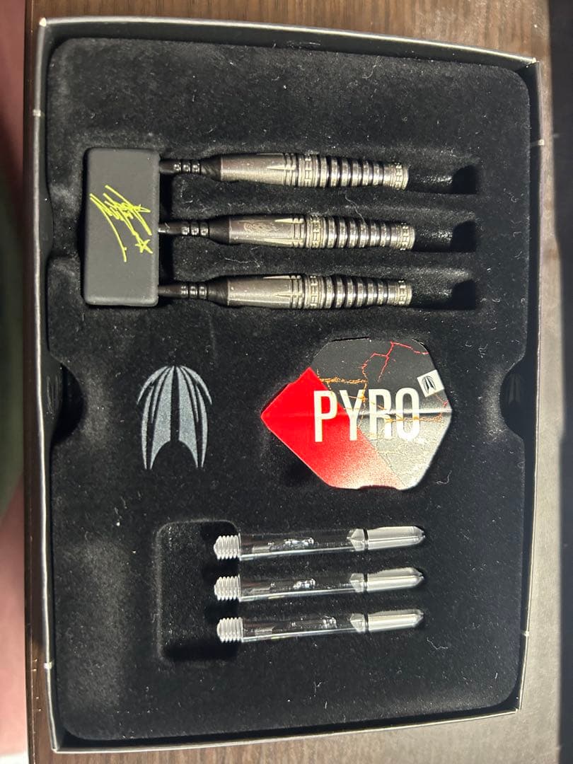 TARGET PYRO G7 ダーツセット