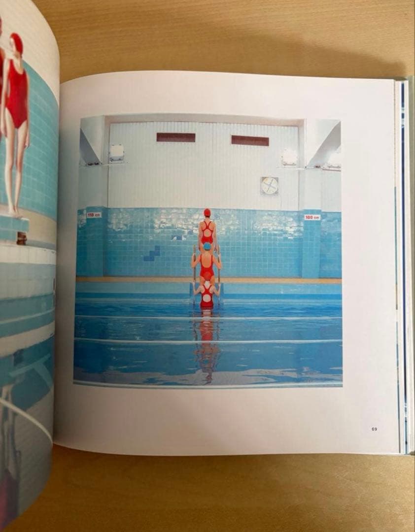アート・デザイン・音楽 Swimming Pool Maria Savarbova