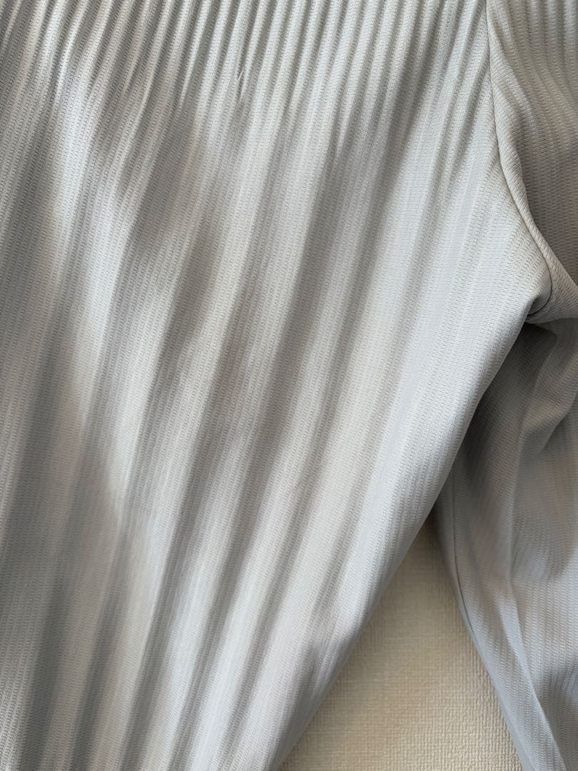 HOMME PLISSÉ ISSEY MIYAKE BASICS ライトグレー
