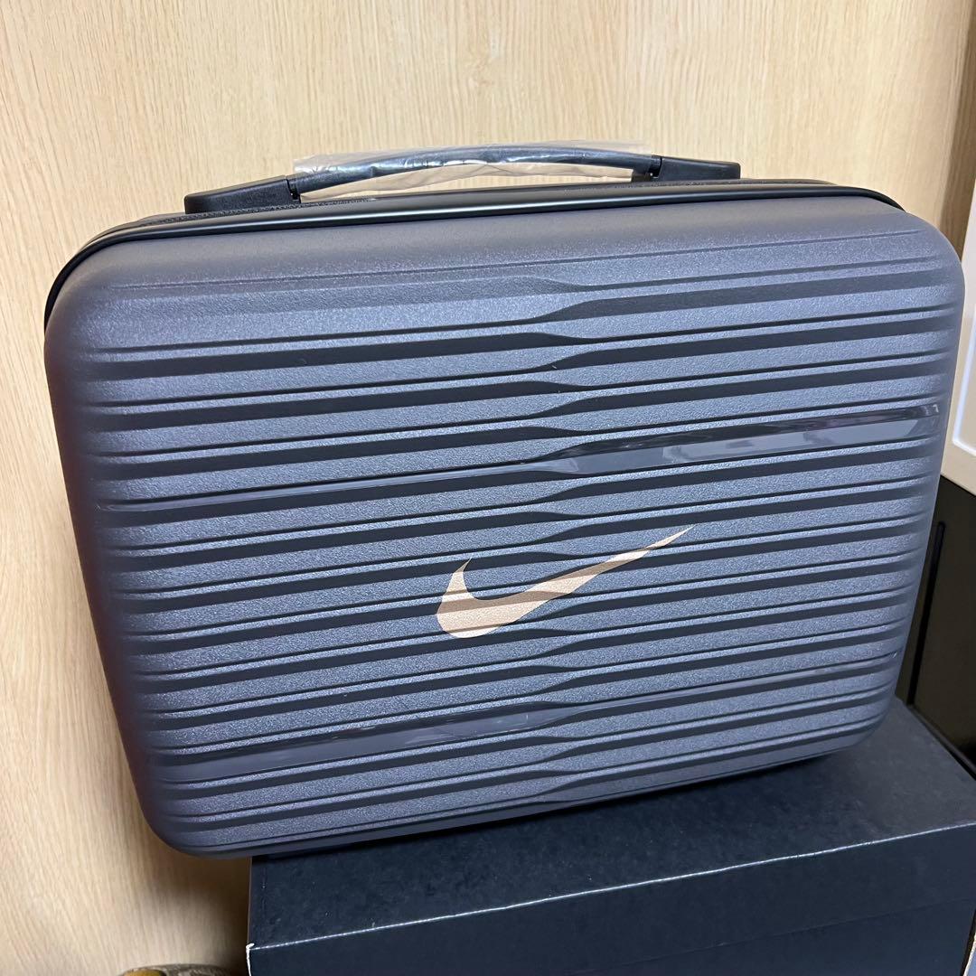 海外限定　日本未発売　NIKE トラベルセット　ネックピロー　旧正月