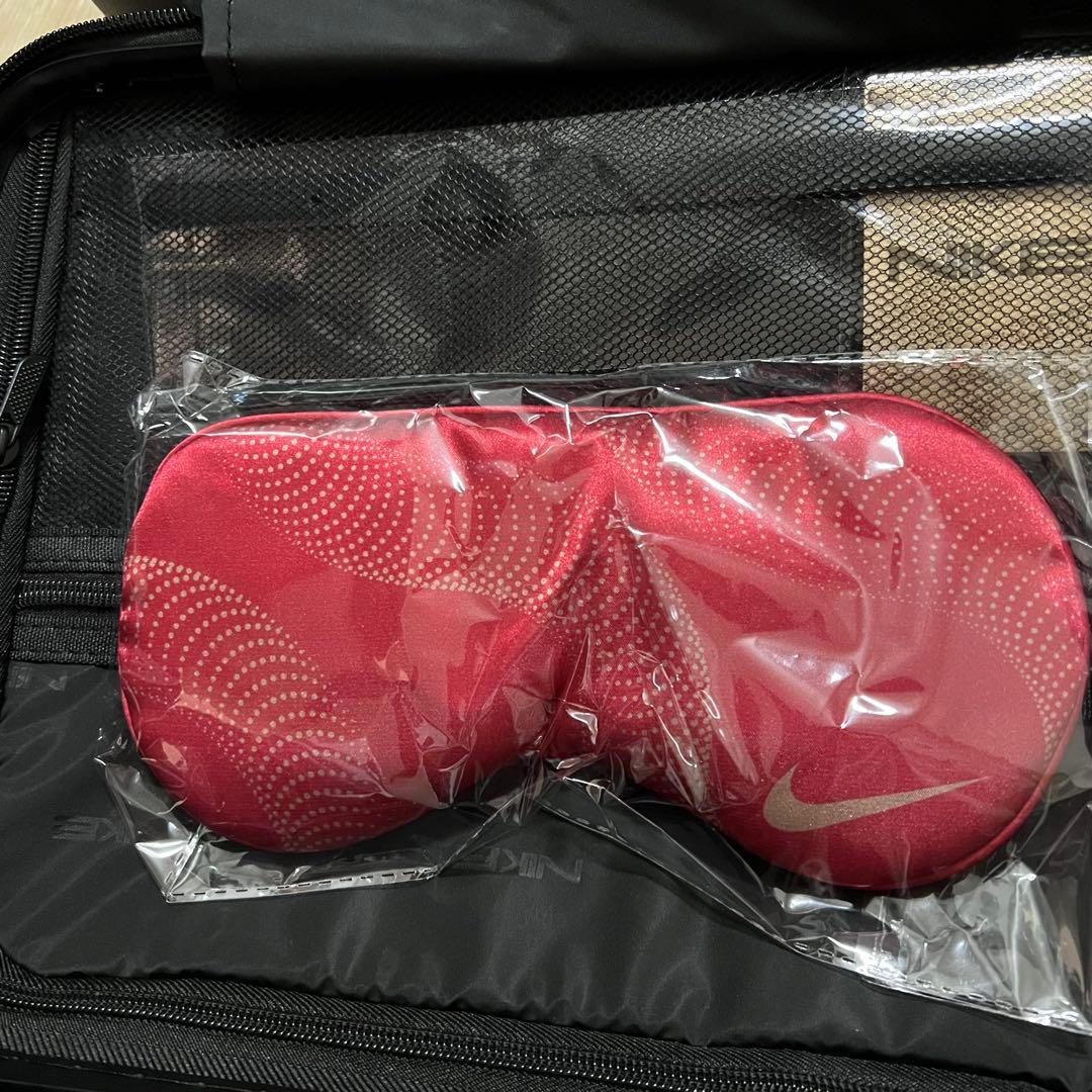 海外限定　日本未発売　NIKE トラベルセット　ネックピロー　旧正月