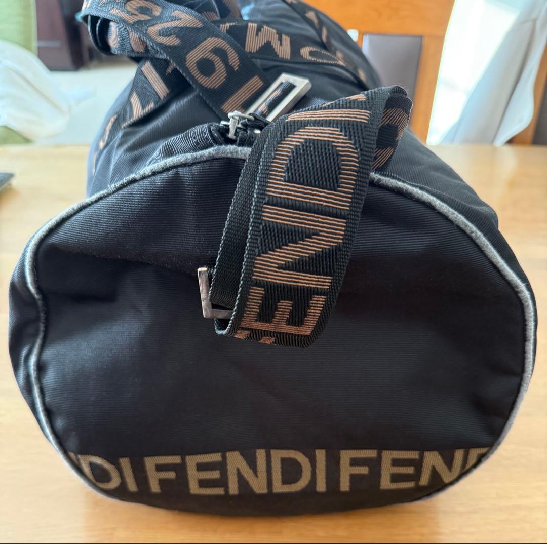 Fendi 黒 ナイロンドラムバッグ　フェンディ