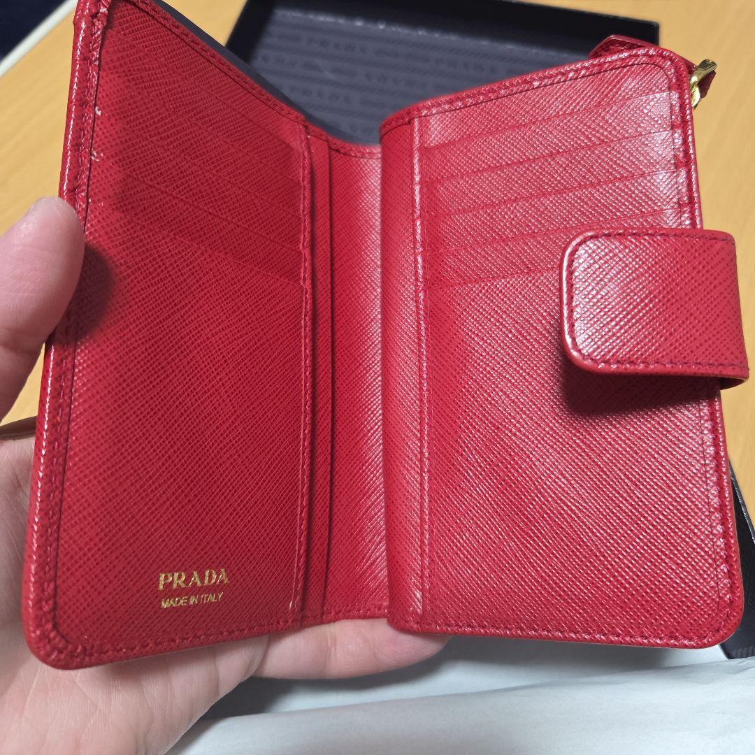 PRADA 赤 レザー 二つ折り財布　サフィアーノ
