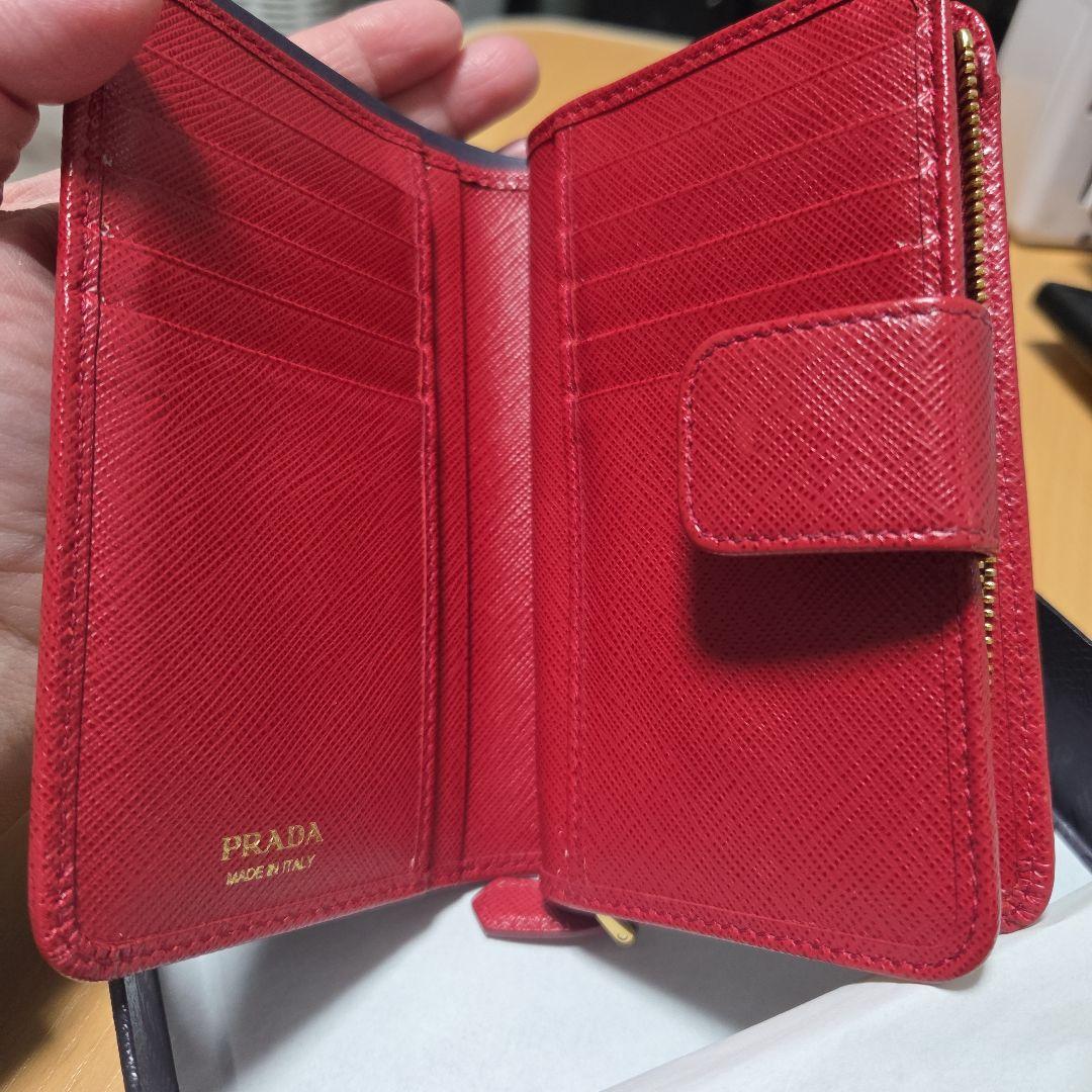 PRADA 赤 レザー 二つ折り財布　サフィアーノ