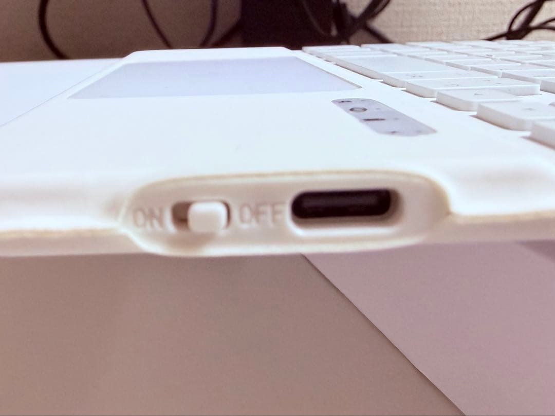 iPad mini用ホワイトキーボードケース