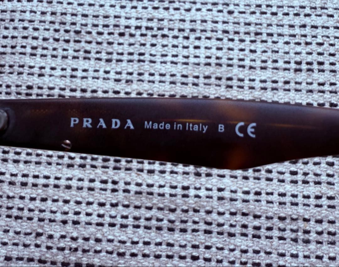 PRADAプラダのサングラス　ブルーレンズ SPR19S-F 美品