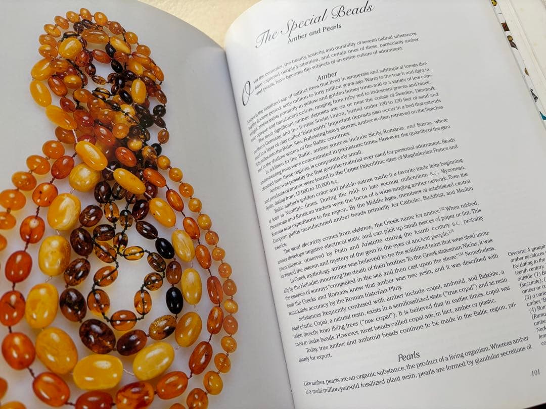 The History of Beads Concise Edition ビーズ