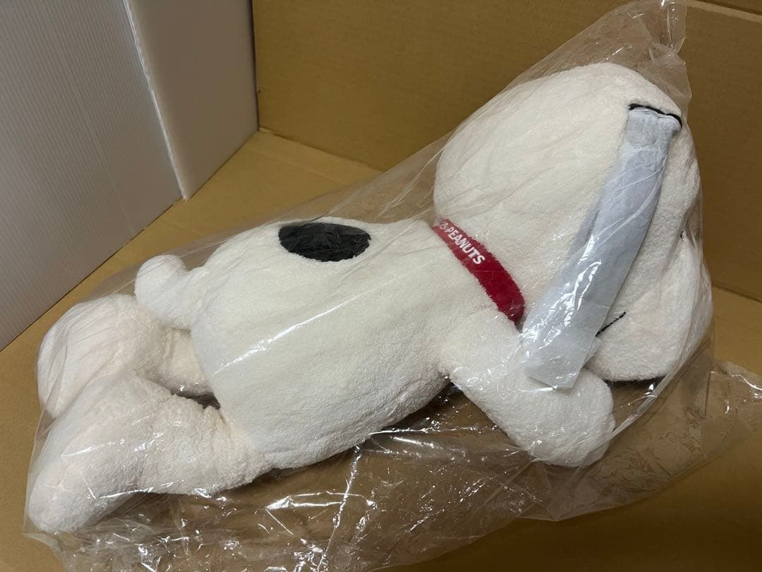 じ*ル様 新品UNIQLO×PEANUTS スヌーピー　KAWS ぬいぐるみ　白