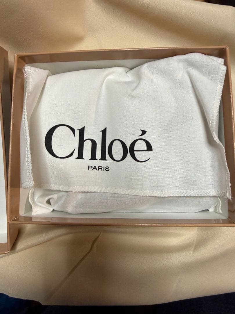 ちー　Chloé ブラック 二つ折り財布