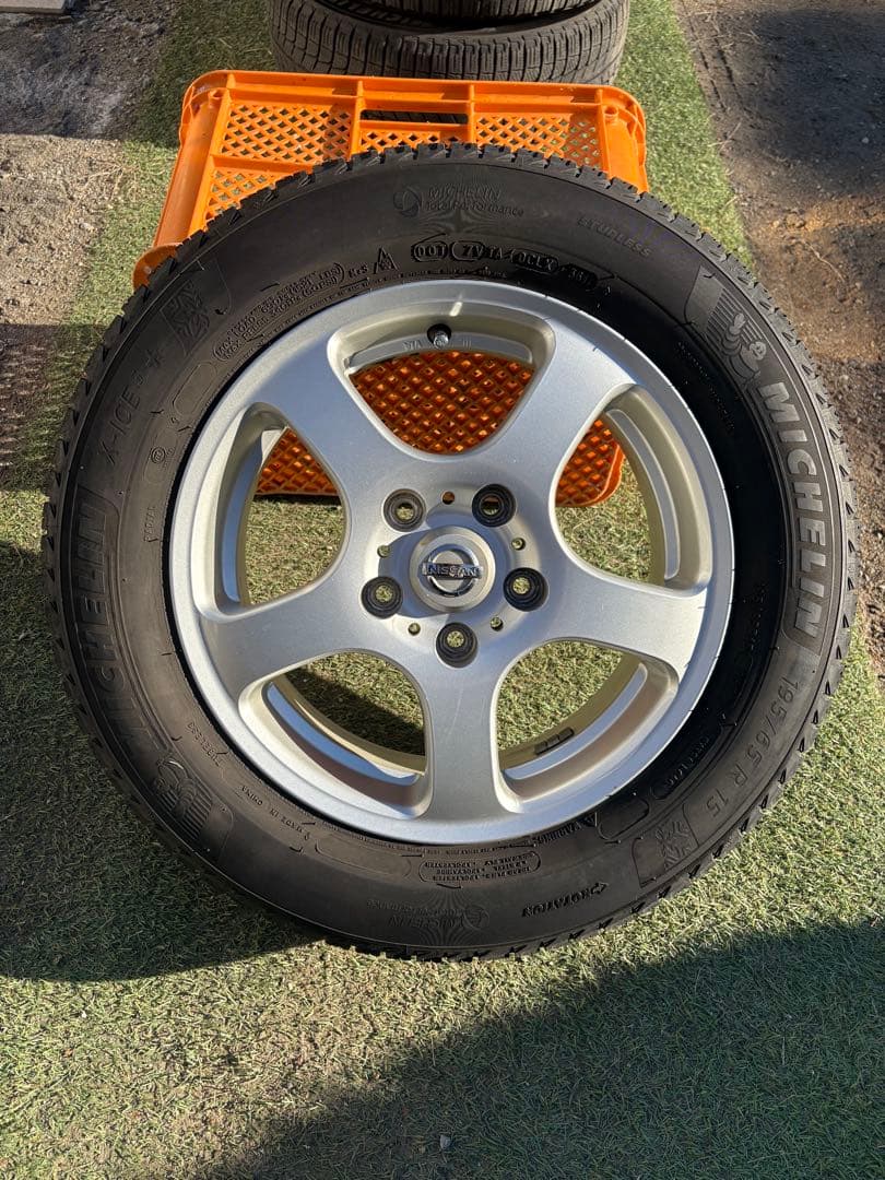 スタッドレス195/65R15セレナC26 C27 日産純正 ミシュラン