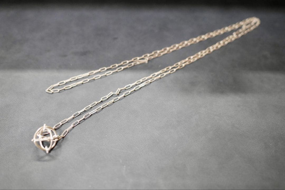 アクセサリー m.a+ globe necklace with silver chain