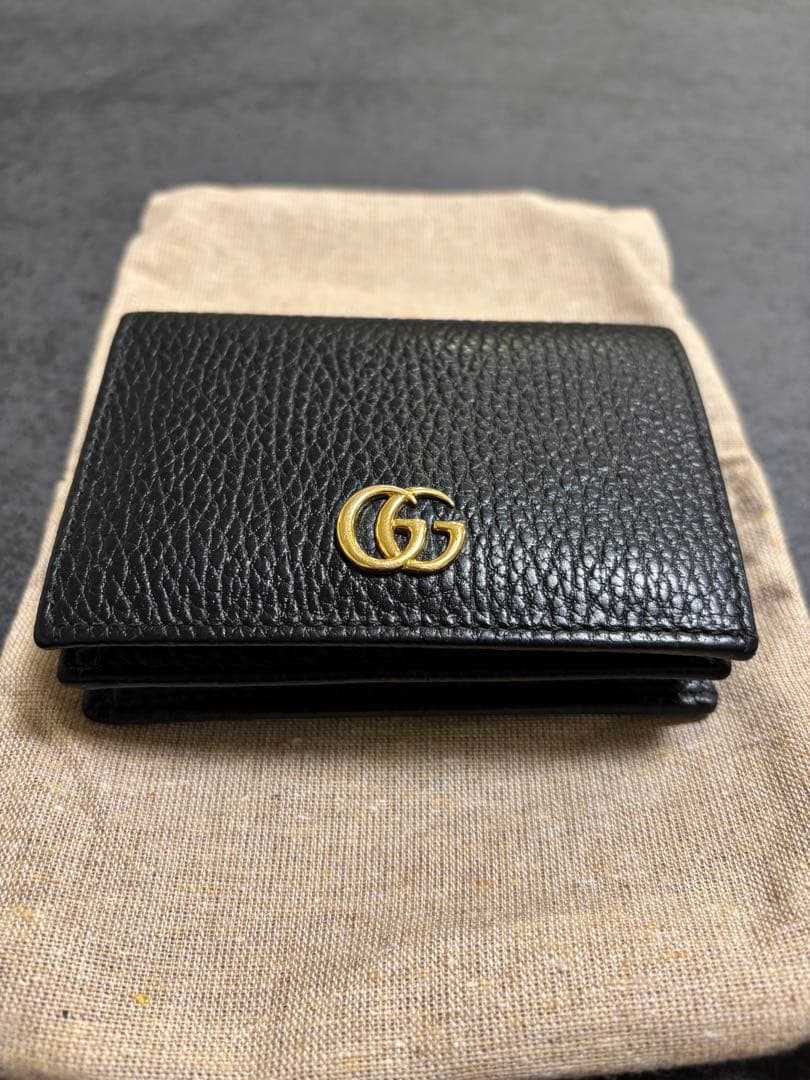 『ちい』『美品』GUCCI 黒 レザー 二つ折り財布 保存袋付き