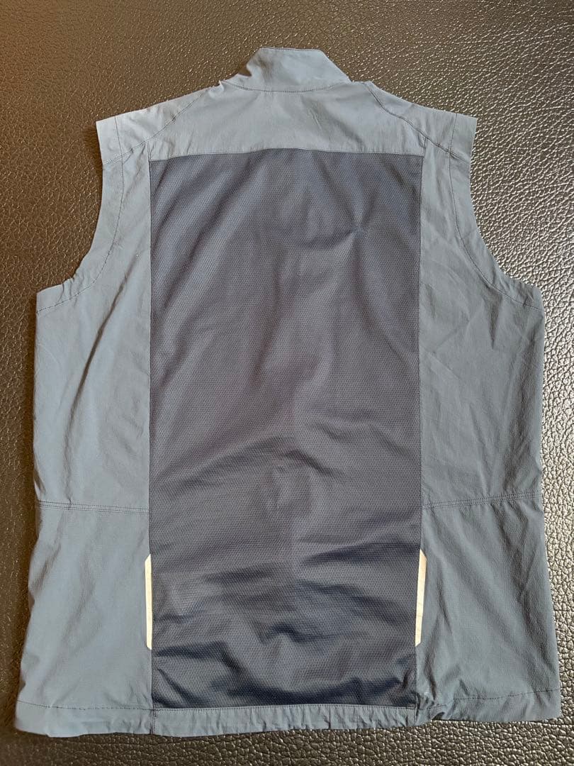 あ*様 ARC'TERYX ネイビーベスト Mサイズ