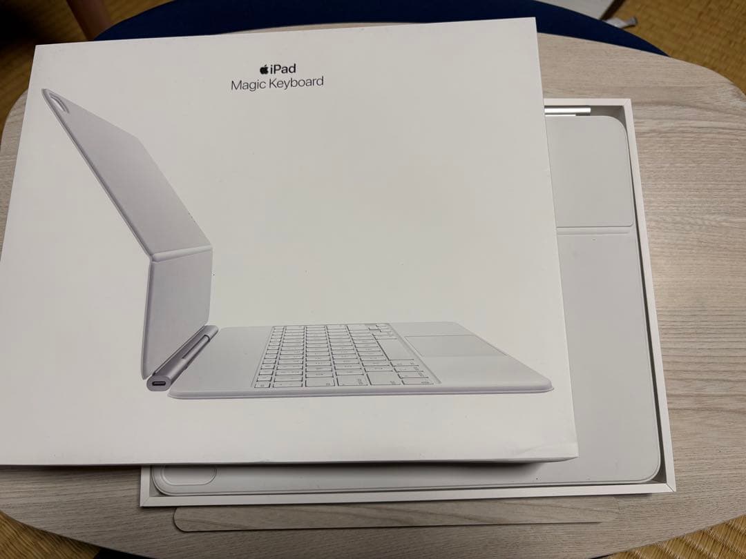 13インチiPad Air（M3）用Magic Keyboard - ホワイト