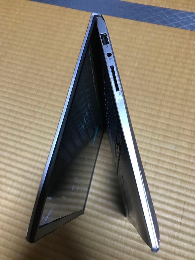 ジャンク品！　asus zenbook um431D 液晶割れ