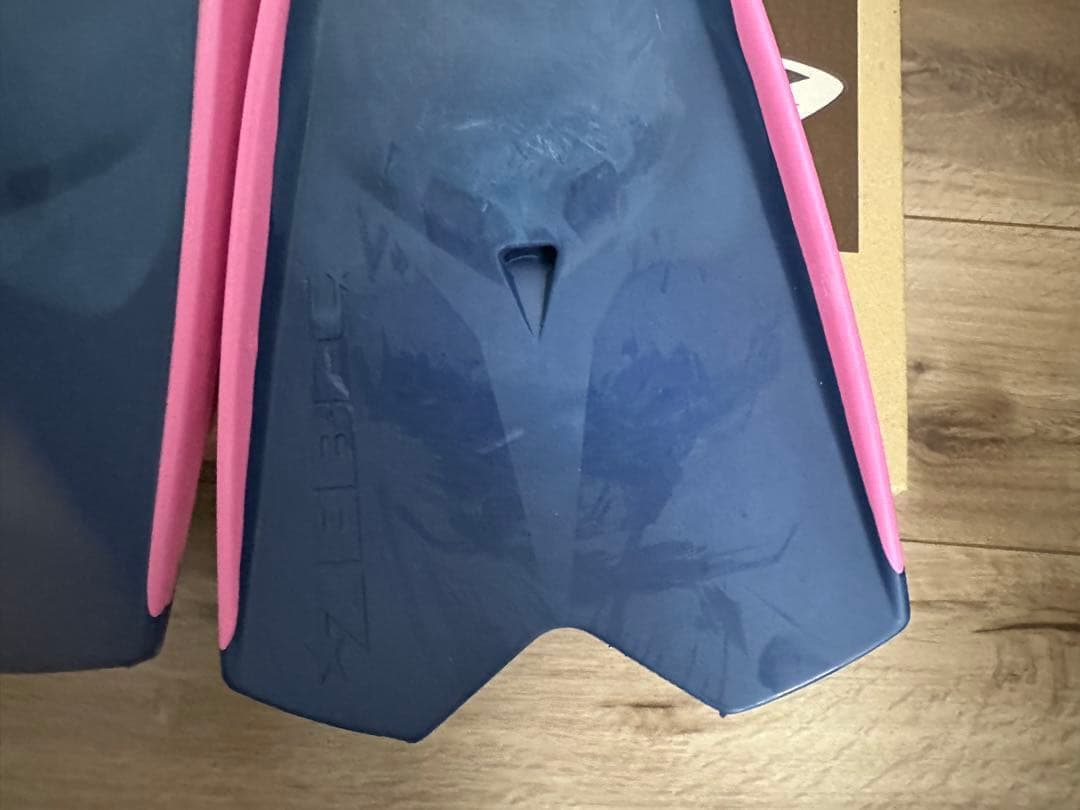 新品　ZEBEC ゼベック フィン ミッドナイトブルー ピンク ボディボード　M