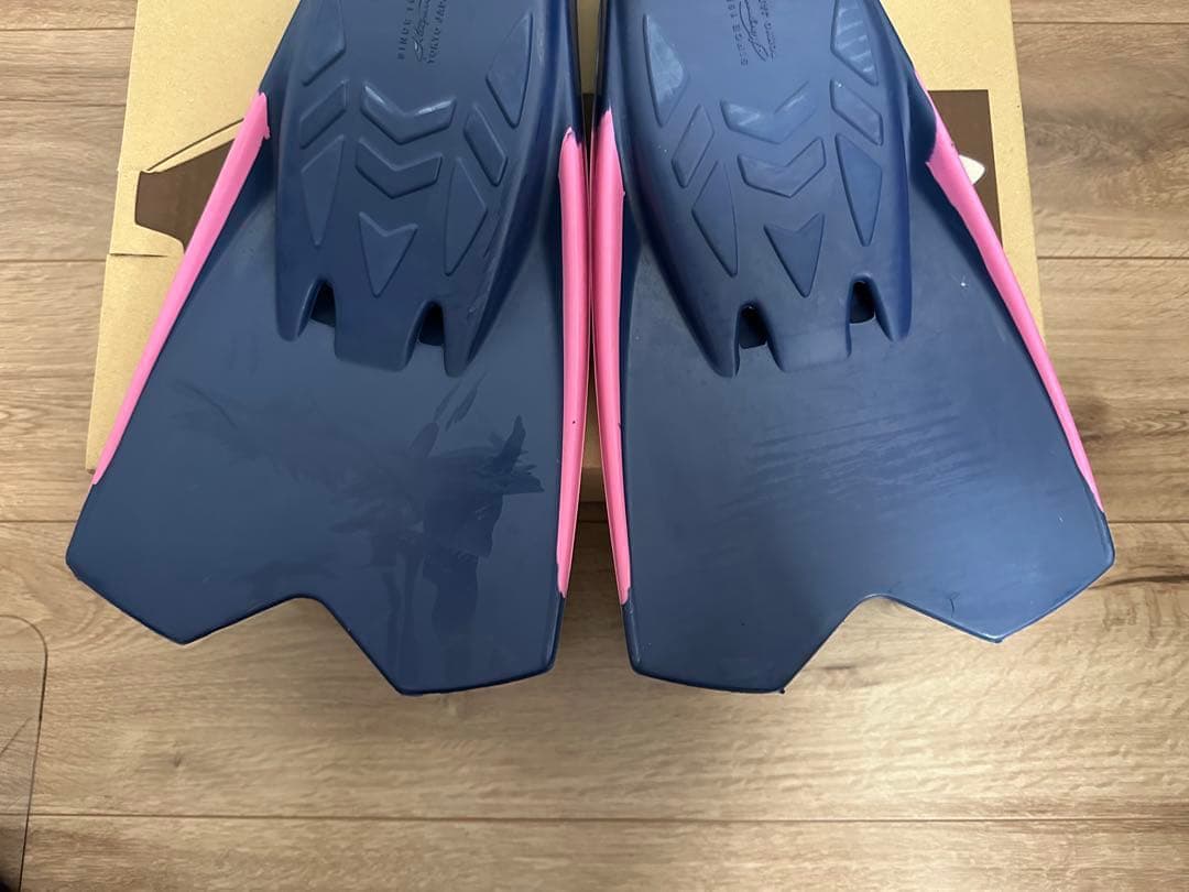 新品　ZEBEC ゼベック フィン ミッドナイトブルー ピンク ボディボード　M