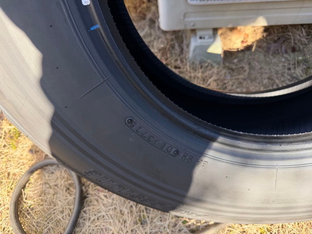 ②ハイエース 新車外し タイヤ 195/80R15 107/105S LT