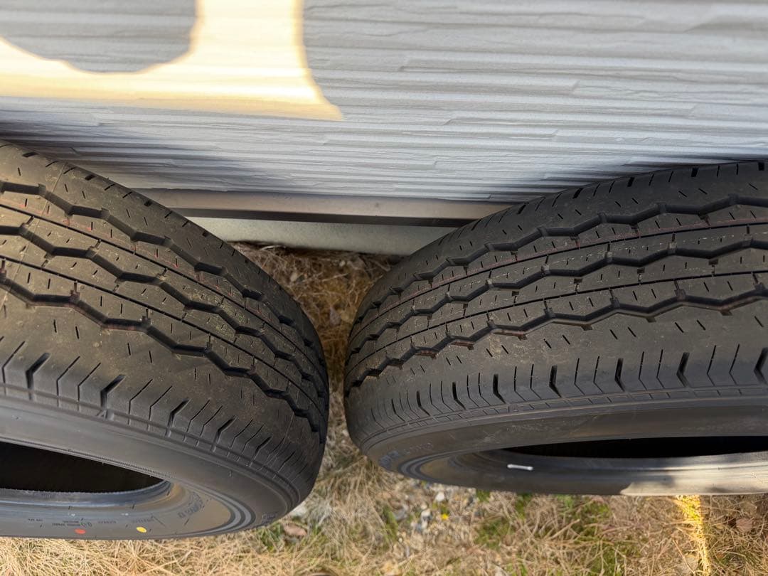 ②ハイエース 新車外し タイヤ 195/80R15 107/105S LT
