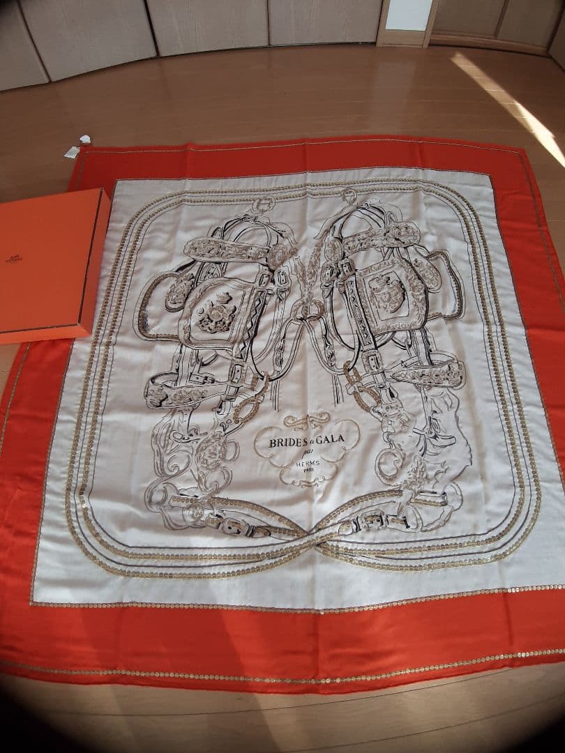 美品　エルメスカシミヤシルク140ビジューショール　スカーフ　紙タグ　箱