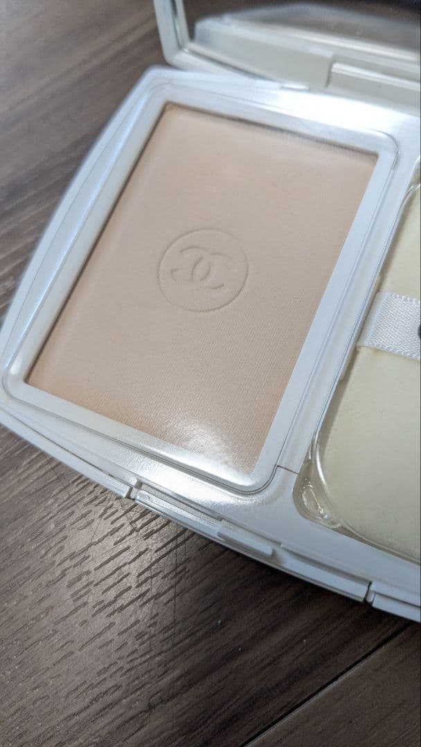 CHANEL パウダーファンデーション ナチュラルベージュ BR12