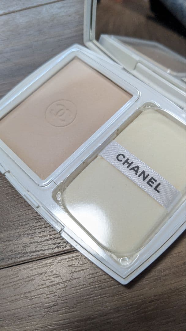 CHANEL パウダーファンデーション ナチュラルベージュ BR12