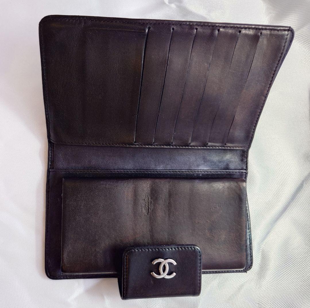 CHANEL エンボス加工 ブラック二つ折り財布