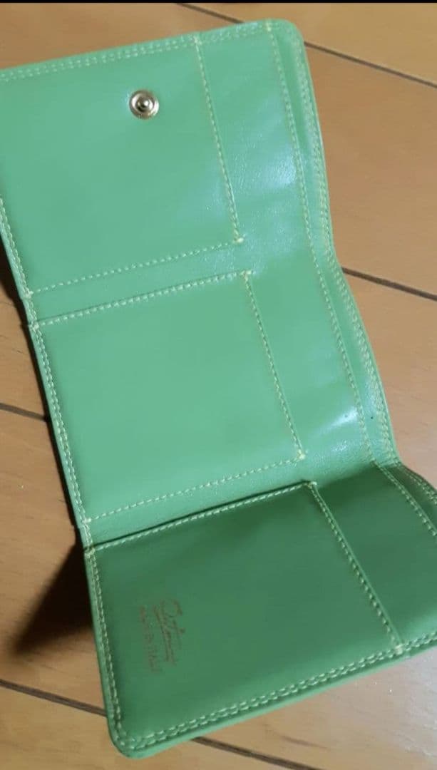 葵*様 在庫ラスト1点 人気廃盤希少品【WAKO】 レザー三つ折りミニ財布 黄緑