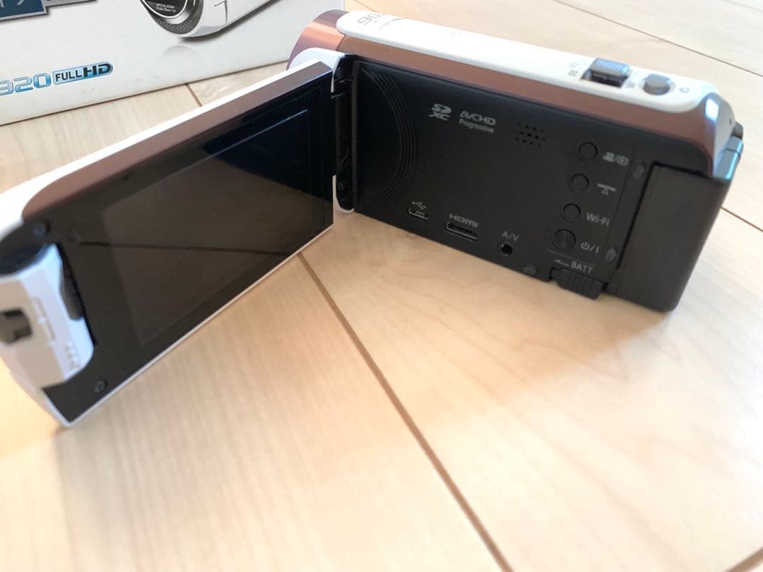 猫*人様 Panasonic HC-W570M ホワイト　純正バッテリー2つ付き