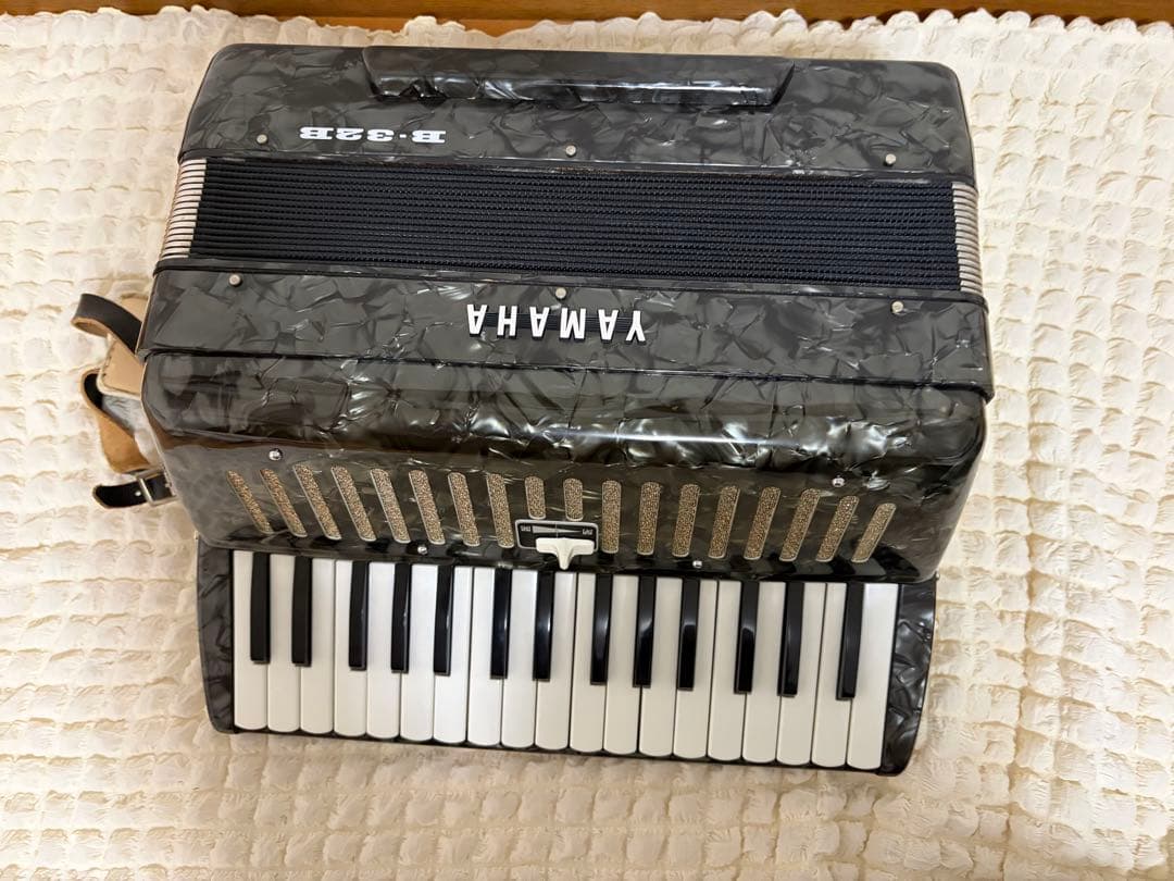 ヤマハ アコーディオン B-32B ケース付き