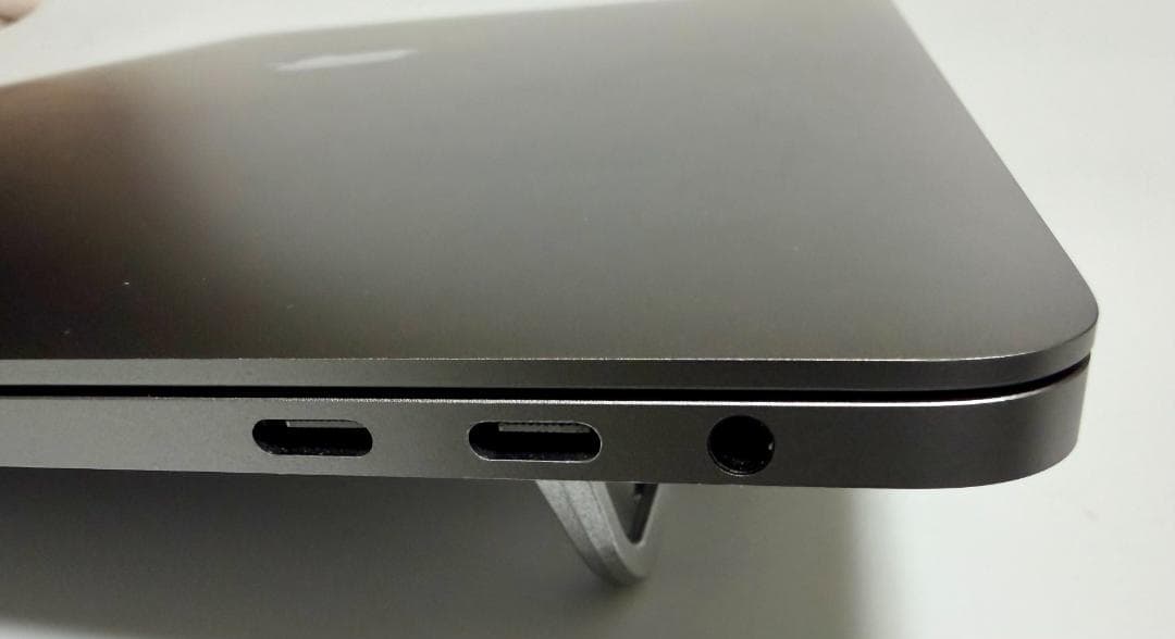 【美品】MacBook Pro 15インチ 2018 、16G、256G　日本語