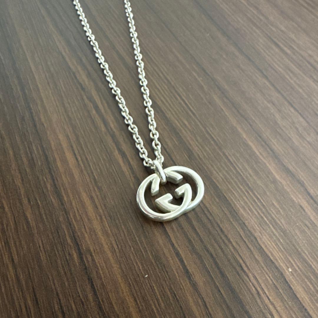 GUCCI シルバー ダブルGロゴ ネックレス